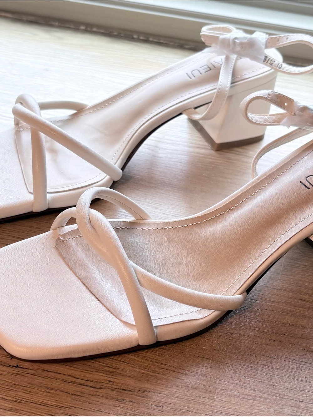 NIB Cream Ivory Chunky Strappy Heels Square Toe Size 10 Hoco